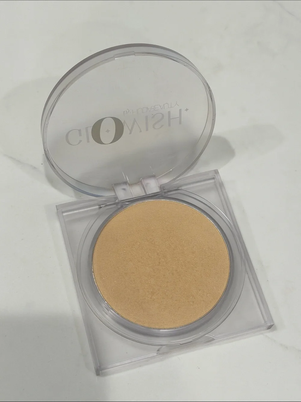 Huda Beauty Glowish Luminous pressed powder in 02 fair light